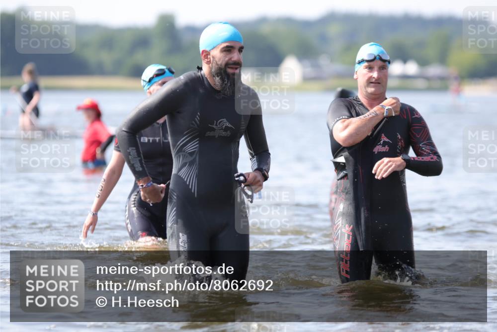 22.06.2025 - Viking Triathlon H.Heesch http://msf.ph/oto/8062692 22.06.2025 10:47:43 Schwimmen 71, 84, 183, 190, 223, 261, 285, 452, 606 meine-sportfotos.de