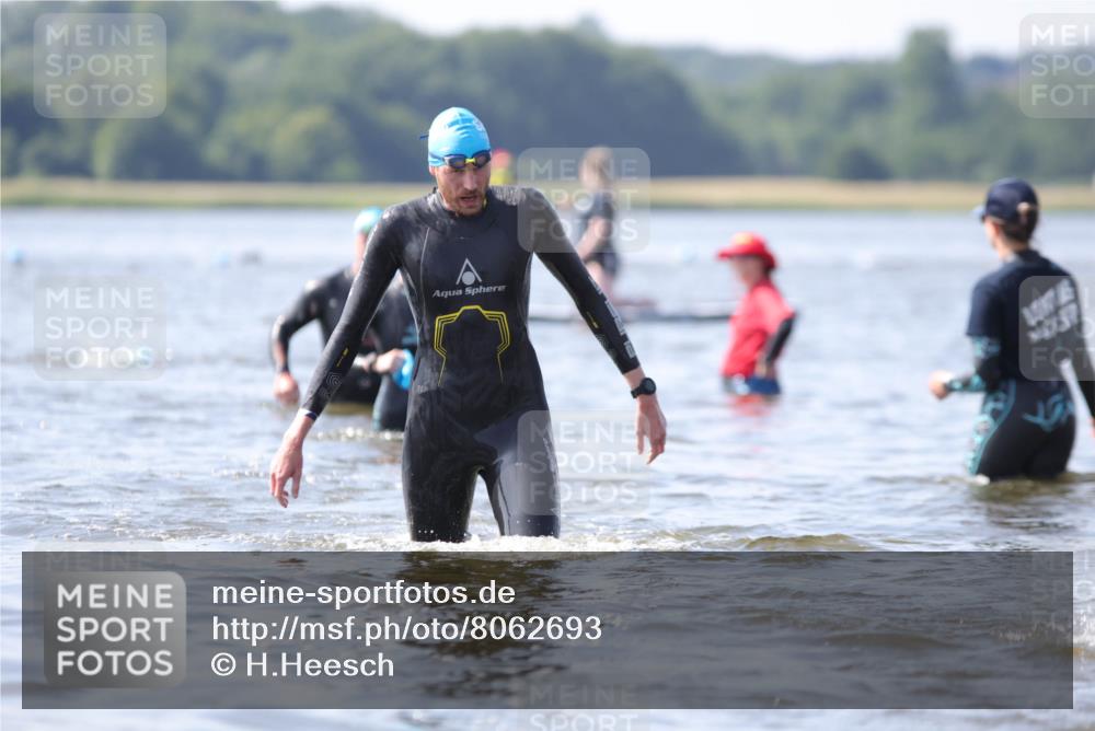 22.06.2025 - Viking Triathlon H.Heesch http://msf.ph/oto/8062693 22.06.2025 10:47:45 Schwimmen 71, 84, 183, 190, 223, 261, 285, 452, 606 meine-sportfotos.de