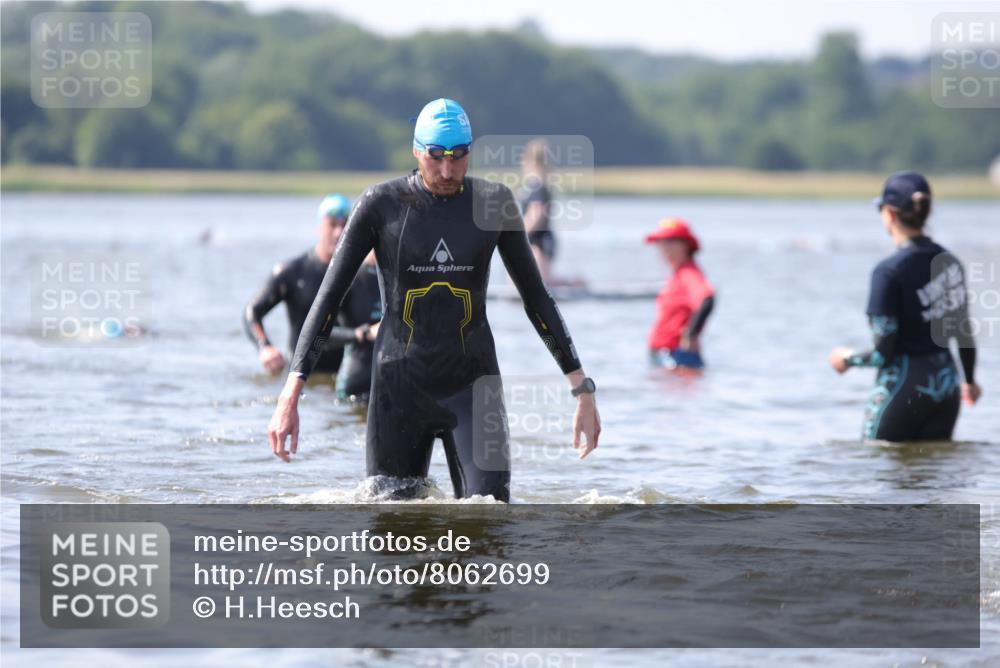 22.06.2025 - Viking Triathlon H.Heesch http://msf.ph/oto/8062699 22.06.2025 10:47:45 Schwimmen 71, 84, 183, 190, 223, 261, 285, 452, 606 meine-sportfotos.de