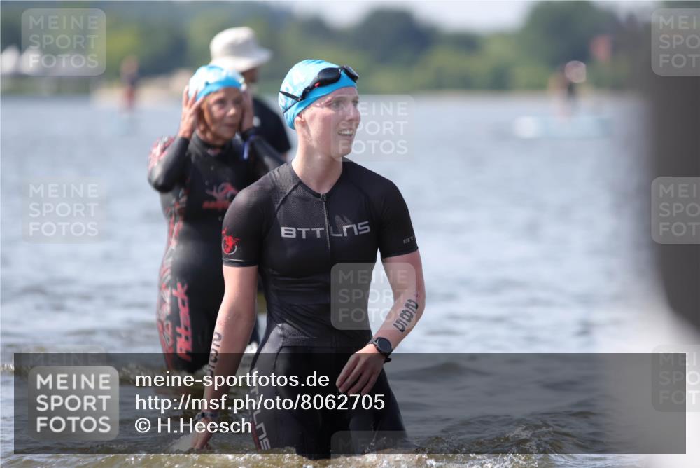 22.06.2025 - Viking Triathlon H.Heesch http://msf.ph/oto/8062705 22.06.2025 10:47:48 Schwimmen 71, 84, 190, 223, 261, 285, 452, 606 meine-sportfotos.de