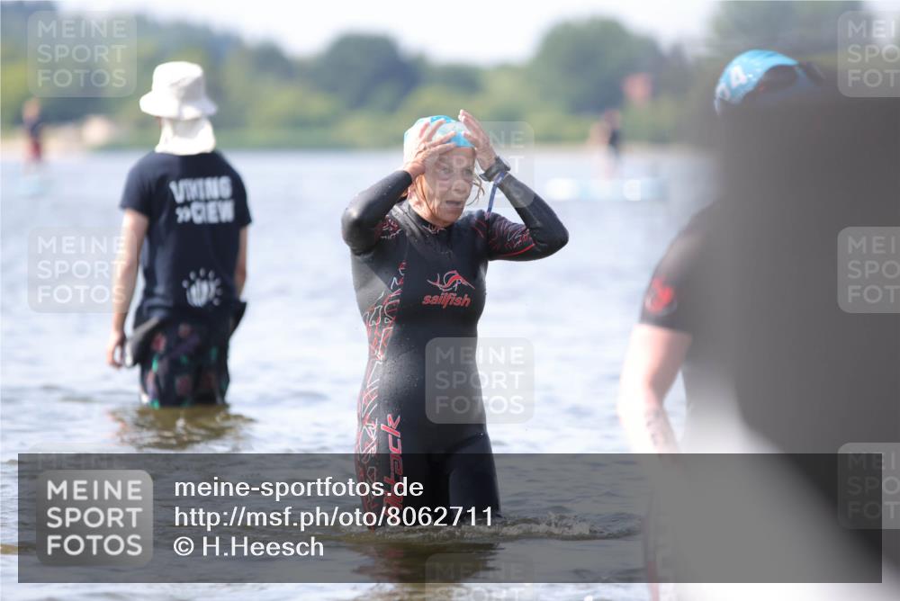 22.06.2025 - Viking Triathlon H.Heesch http://msf.ph/oto/8062711 22.06.2025 10:47:49 Schwimmen 71, 84, 190, 223, 261, 285, 452 meine-sportfotos.de
