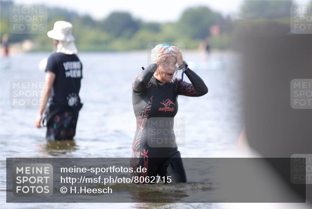 22.06.2025 - Viking Triathlon H.Heesch http://msf.ph/oto/8062715 22.06.2025 10:47:50 Schwimmen 71, 84, 190, 223, 261, 285, 452 meine-sportfotos.de