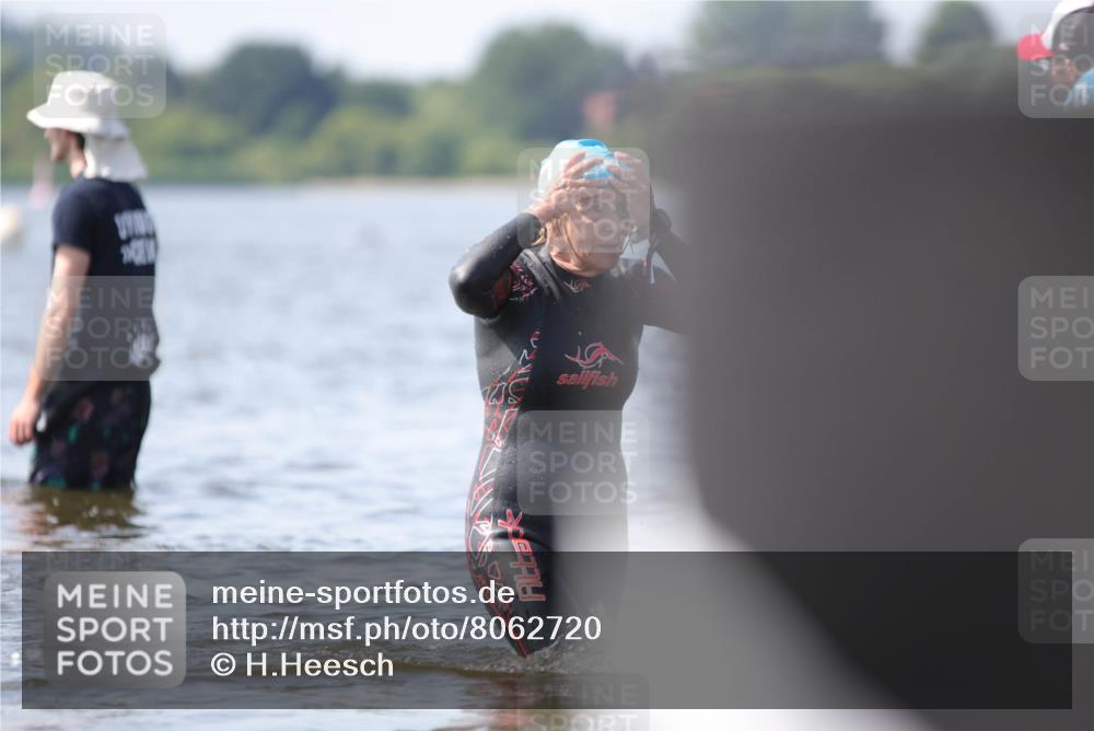 22.06.2025 - Viking Triathlon H.Heesch http://msf.ph/oto/8062720 22.06.2025 10:47:50 Schwimmen 71, 84, 190, 223, 261, 285, 452 meine-sportfotos.de