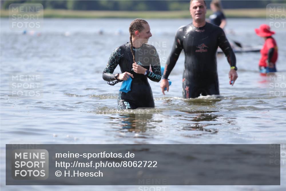 22.06.2025 - Viking Triathlon H.Heesch http://msf.ph/oto/8062722 22.06.2025 10:47:57 Schwimmen 37, 190, 223, 285, 364, 452 meine-sportfotos.de