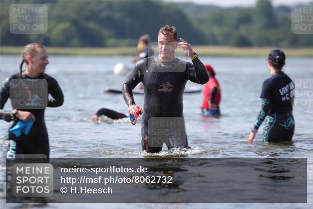 22.06.2025 - Viking Triathlon H.Heesch http://msf.ph/oto/8062732 22.06.2025 10:47:59 Schwimmen 37, 190, 223, 285, 364 meine-sportfotos.de