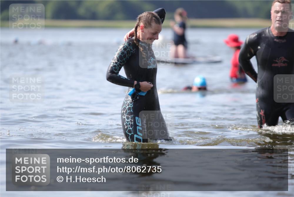 22.06.2025 - Viking Triathlon H.Heesch http://msf.ph/oto/8062735 22.06.2025 10:48:03 Schwimmen 37, 190, 364 meine-sportfotos.de