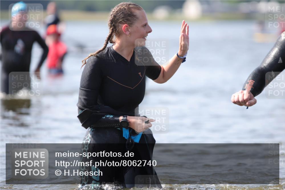22.06.2025 - Viking Triathlon H.Heesch http://msf.ph/oto/8062740 22.06.2025 10:48:12 Schwimmen 37, 364, 471 meine-sportfotos.de