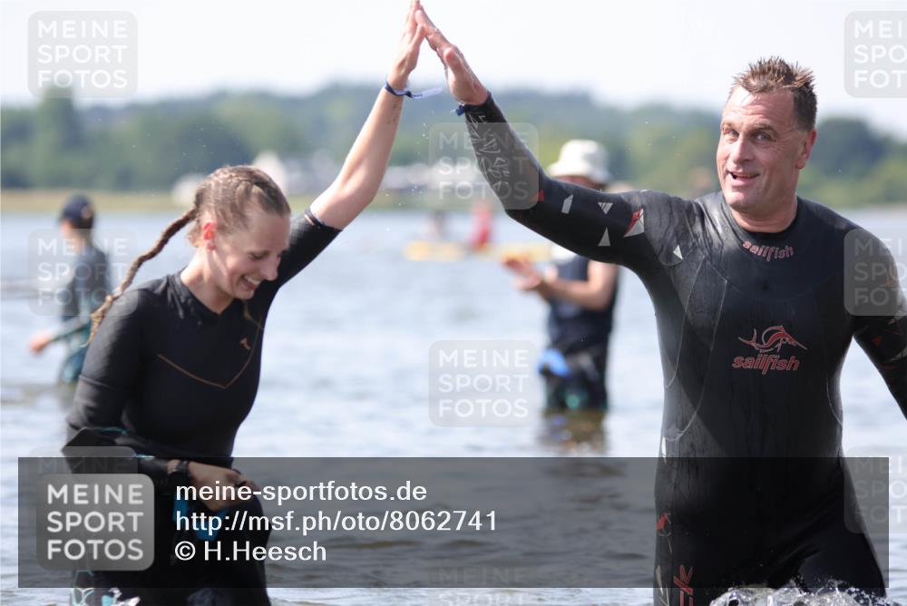 22.06.2025 - Viking Triathlon H.Heesch http://msf.ph/oto/8062741 22.06.2025 10:48:13 Schwimmen 37, 364, 471 meine-sportfotos.de