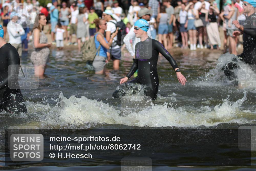 22.06.2025 - Viking Triathlon H.Heesch http://msf.ph/oto/8062742 22.06.2025 10:06:52 Schwimmen 66, 165, 183, 217, 257, 282, 290, 318, 321, 337, 468, 479, 501, 525, 533 meine-sportfotos.de