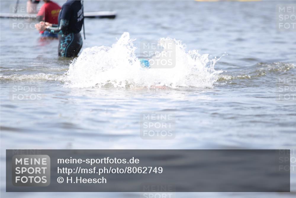 22.06.2025 - Viking Triathlon H.Heesch http://msf.ph/oto/8062749 22.06.2025 10:48:26 Schwimmen 412, 471, 494 meine-sportfotos.de
