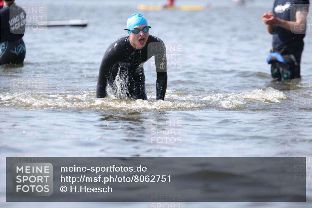 22.06.2025 - Viking Triathlon H.Heesch http://msf.ph/oto/8062751 22.06.2025 10:48:27 Schwimmen 412, 471, 494 meine-sportfotos.de