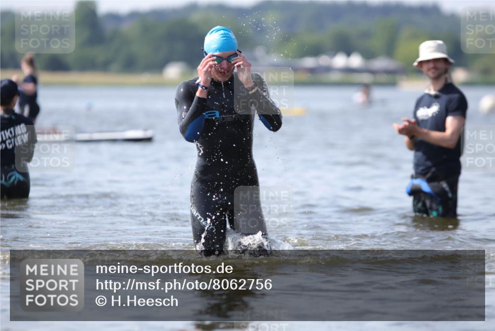 22.06.2025 - Viking Triathlon H.Heesch http://msf.ph/oto/8062756 22.06.2025 10:48:28 Schwimmen 412, 471, 494 meine-sportfotos.de