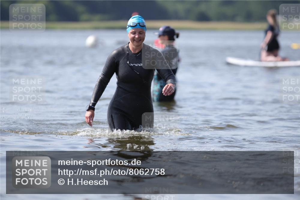 22.06.2025 - Viking Triathlon H.Heesch http://msf.ph/oto/8062758 22.06.2025 10:48:33 Schwimmen 412, 471, 494 meine-sportfotos.de