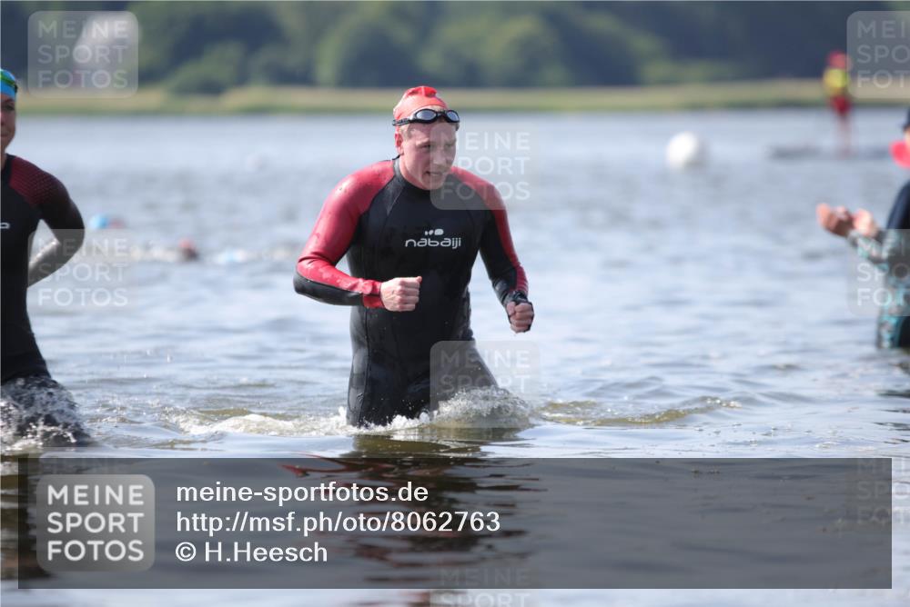 22.06.2025 - Viking Triathlon H.Heesch http://msf.ph/oto/8062763 22.06.2025 10:48:45 Schwimmen 166, 412, 607 meine-sportfotos.de