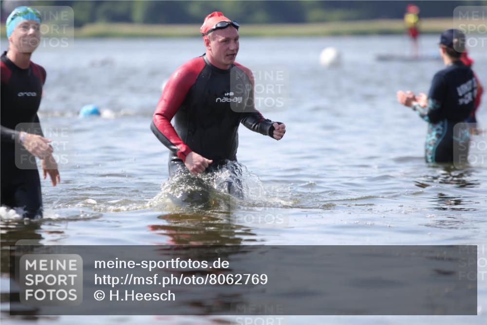 22.06.2025 - Viking Triathlon H.Heesch http://msf.ph/oto/8062769 22.06.2025 10:48:46 Schwimmen 166, 412, 607 meine-sportfotos.de