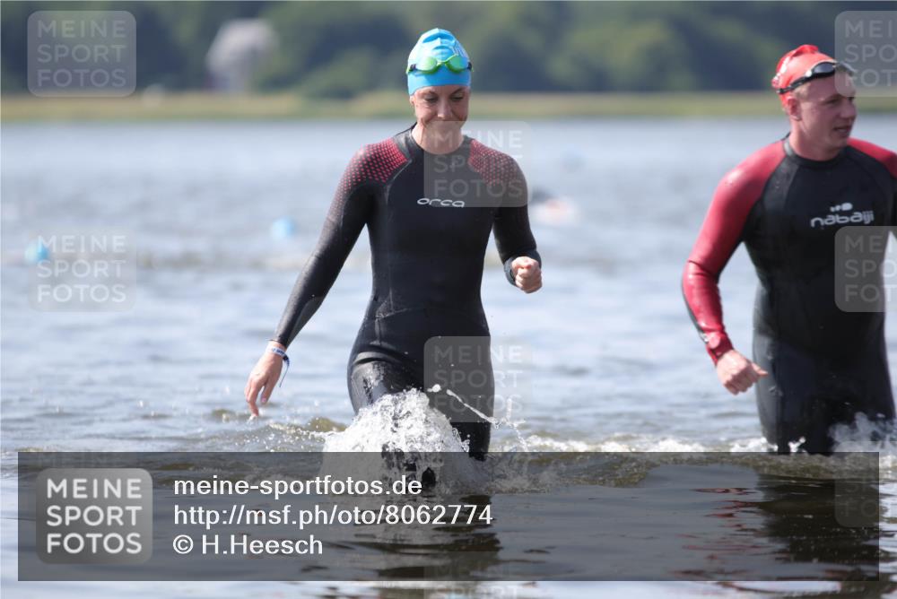 22.06.2025 - Viking Triathlon H.Heesch http://msf.ph/oto/8062774 22.06.2025 10:48:47 Schwimmen 166, 412, 607 meine-sportfotos.de