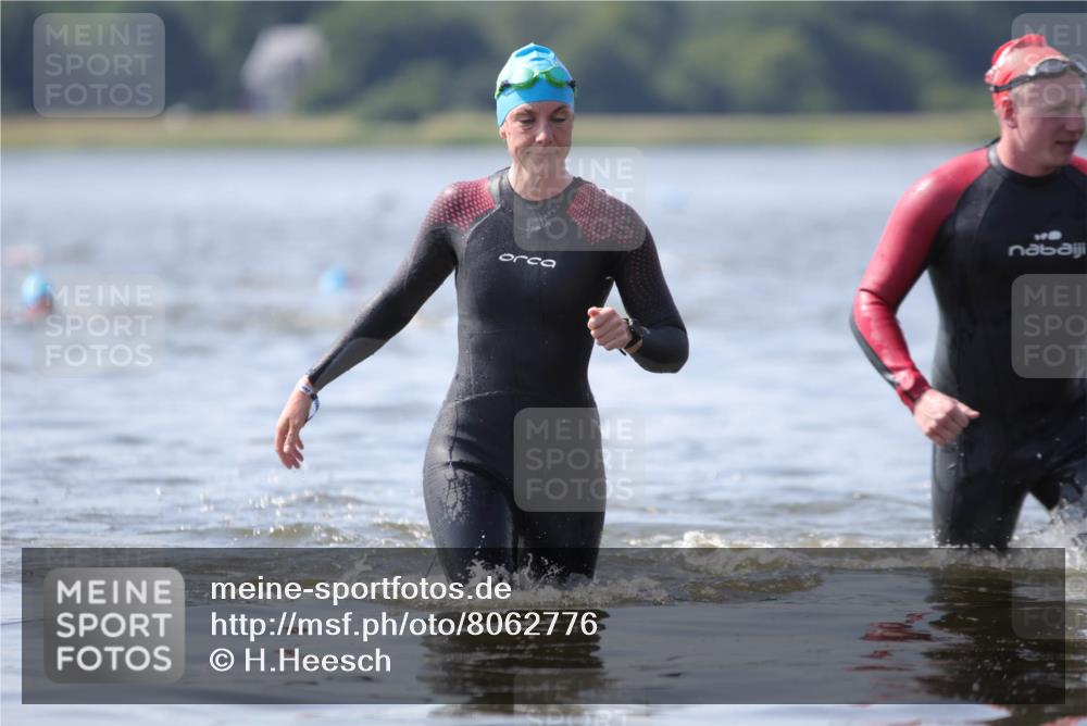 22.06.2025 - Viking Triathlon H.Heesch http://msf.ph/oto/8062776 22.06.2025 10:48:47 Schwimmen 166, 412, 607 meine-sportfotos.de
