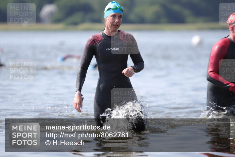 22.06.2025 - Viking Triathlon H.Heesch http://msf.ph/oto/8062781 22.06.2025 10:48:48 Schwimmen 166, 412, 607 meine-sportfotos.de