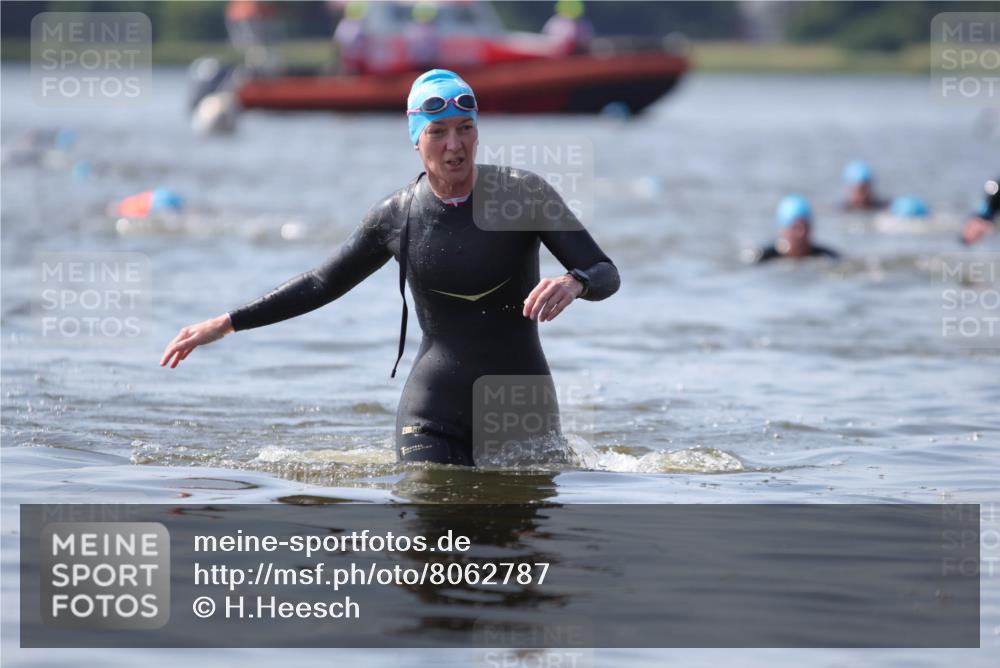 22.06.2025 - Viking Triathlon H.Heesch http://msf.ph/oto/8062787 22.06.2025 10:49:01 Schwimmen 166, 317, 353, 607 meine-sportfotos.de