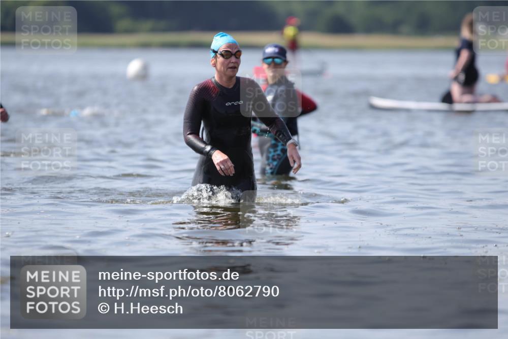 22.06.2025 - Viking Triathlon H.Heesch http://msf.ph/oto/8062790 22.06.2025 10:49:04 Schwimmen 155, 317, 353 meine-sportfotos.de