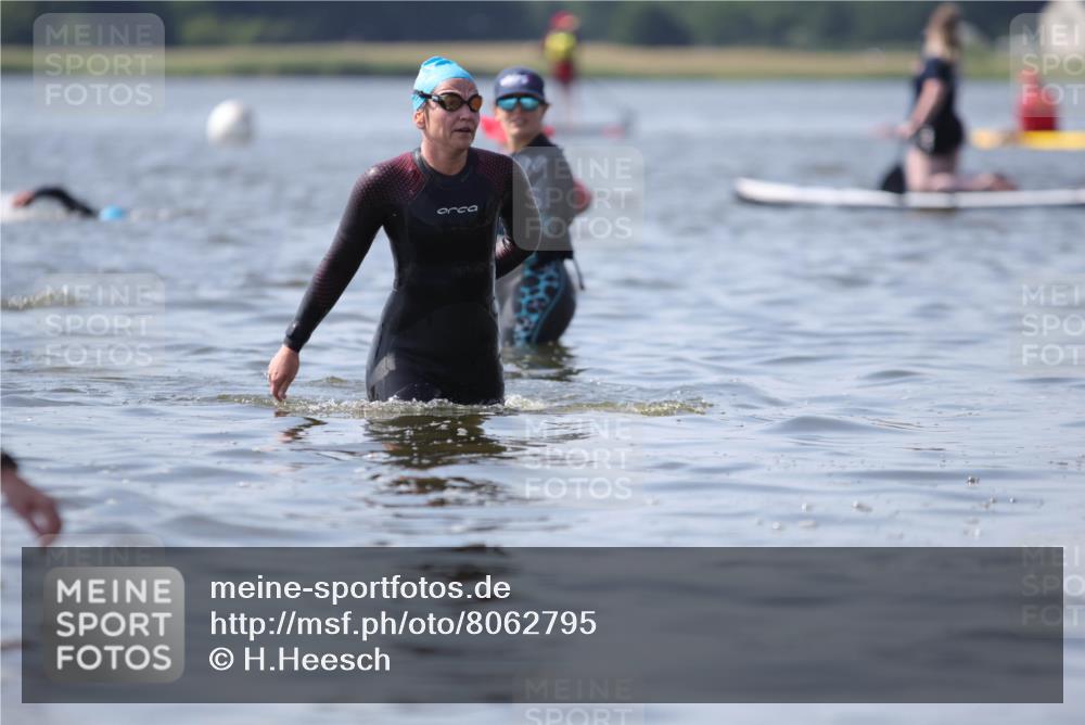 22.06.2025 - Viking Triathlon H.Heesch http://msf.ph/oto/8062795 22.06.2025 10:49:04 Schwimmen 155, 317, 353 meine-sportfotos.de