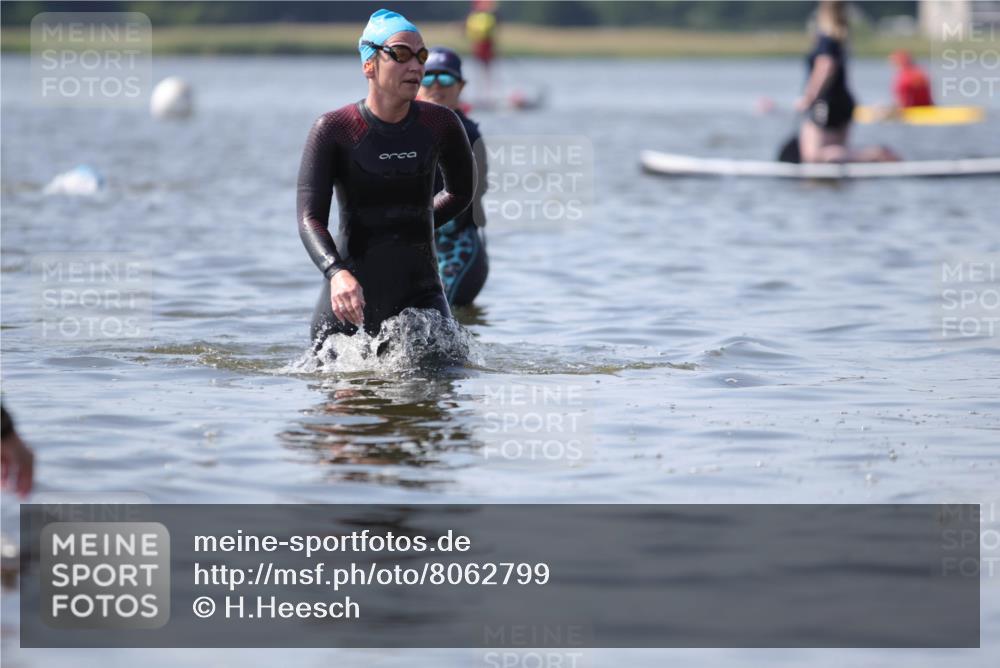 22.06.2025 - Viking Triathlon H.Heesch http://msf.ph/oto/8062799 22.06.2025 10:49:04 Schwimmen 155, 317, 353 meine-sportfotos.de
