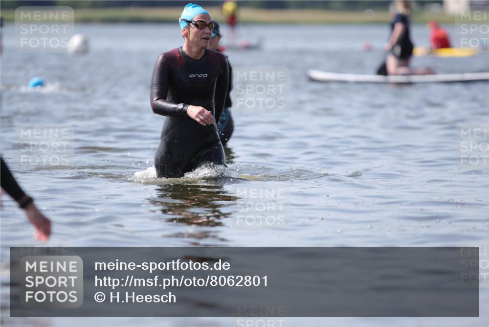 22.06.2025 - Viking Triathlon H.Heesch http://msf.ph/oto/8062801 22.06.2025 10:49:05 Schwimmen 155, 317, 353 meine-sportfotos.de