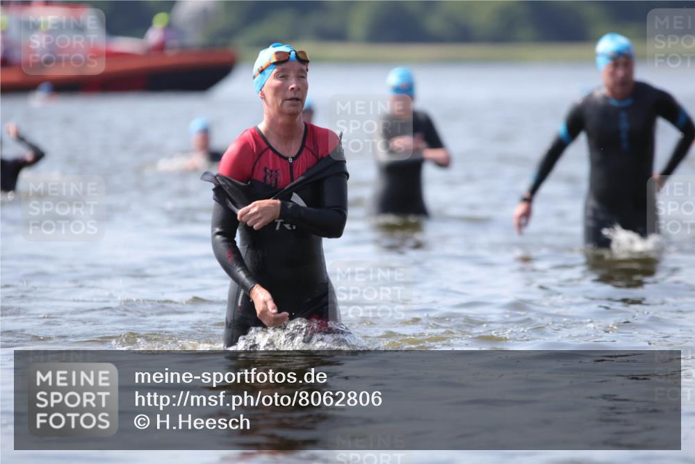 22.06.2025 - Viking Triathlon H.Heesch http://msf.ph/oto/8062806 22.06.2025 10:49:12 Schwimmen 64, 155, 256, 317, 353 meine-sportfotos.de