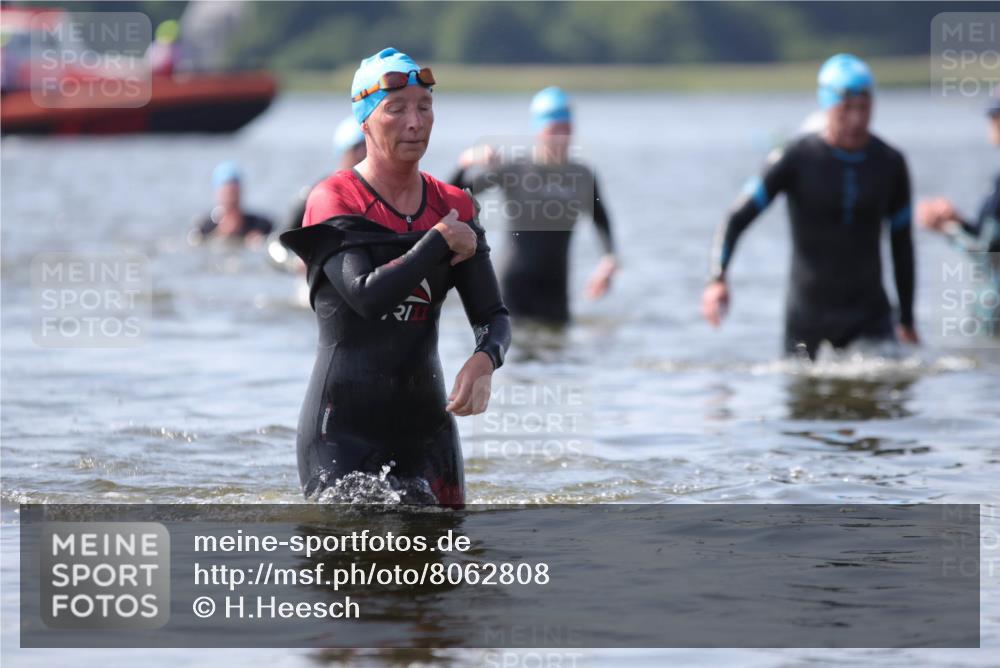 22.06.2025 - Viking Triathlon H.Heesch http://msf.ph/oto/8062808 22.06.2025 10:49:13 Schwimmen 64, 155, 256, 317, 353 meine-sportfotos.de