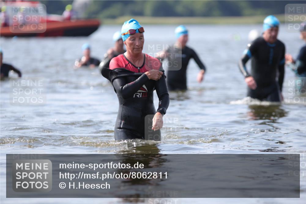 22.06.2025 - Viking Triathlon H.Heesch http://msf.ph/oto/8062811 22.06.2025 10:49:13 Schwimmen 64, 155, 256, 317, 353 meine-sportfotos.de
