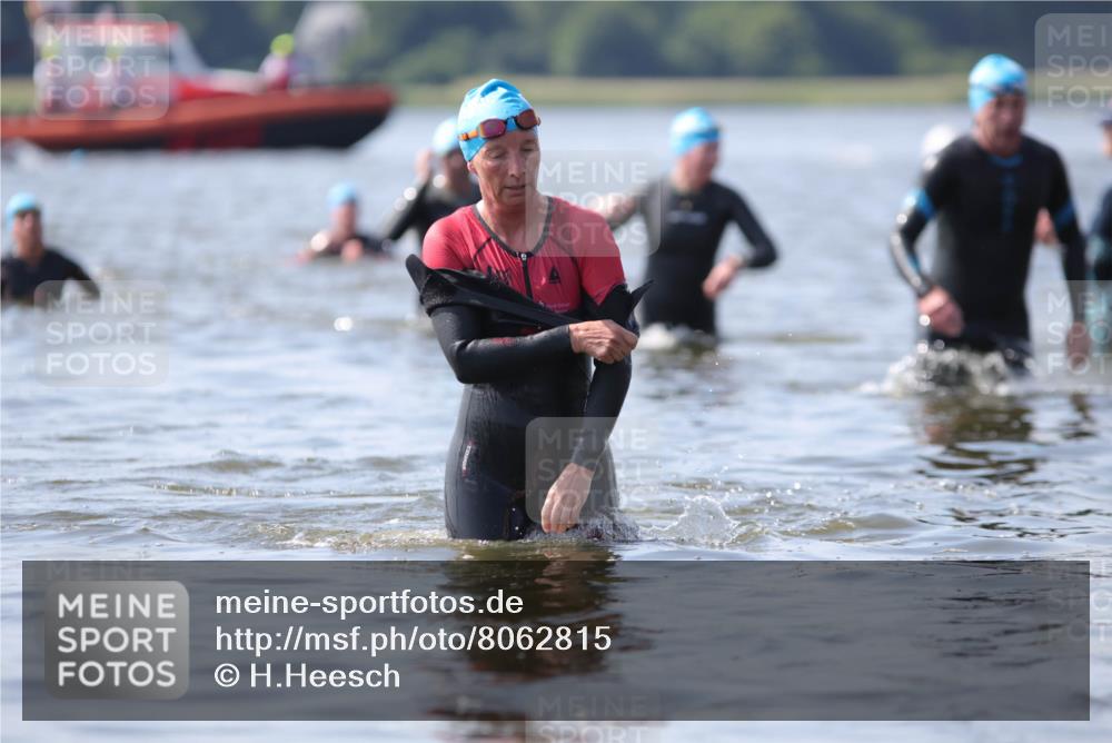 22.06.2025 - Viking Triathlon H.Heesch http://msf.ph/oto/8062815 22.06.2025 10:49:13 Schwimmen 64, 155, 256, 317, 353 meine-sportfotos.de