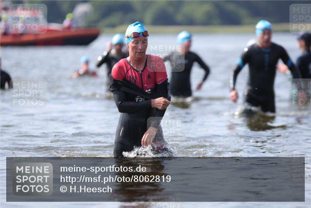 22.06.2025 - Viking Triathlon H.Heesch http://msf.ph/oto/8062819 22.06.2025 10:49:13 Schwimmen 64, 155, 256, 317, 353 meine-sportfotos.de