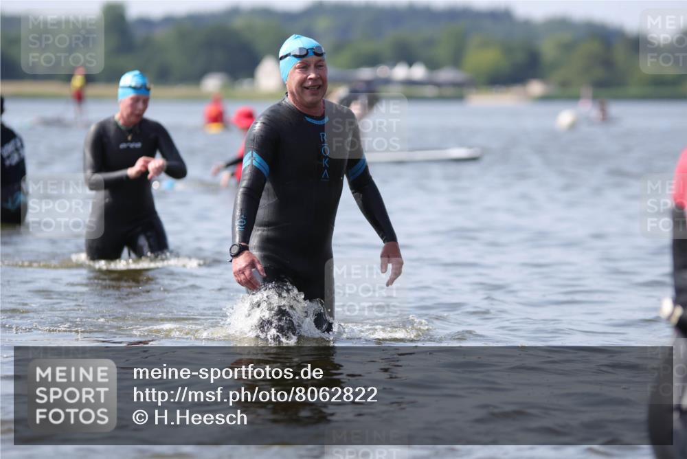 22.06.2025 - Viking Triathlon H.Heesch http://msf.ph/oto/8062822 22.06.2025 10:49:21 Schwimmen 64, 155, 256, 263, 317, 321 meine-sportfotos.de