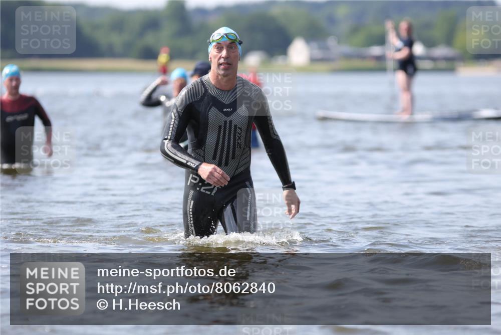 22.06.2025 - Viking Triathlon H.Heesch http://msf.ph/oto/8062840 22.06.2025 10:49:29 Schwimmen 64, 256, 263, 321, 453 meine-sportfotos.de