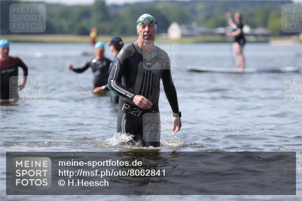 22.06.2025 - Viking Triathlon H.Heesch http://msf.ph/oto/8062841 22.06.2025 10:49:29 Schwimmen 64, 256, 263, 321, 453 meine-sportfotos.de