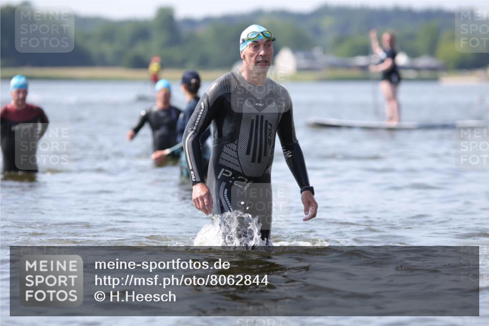 22.06.2025 - Viking Triathlon H.Heesch http://msf.ph/oto/8062844 22.06.2025 10:49:29 Schwimmen 64, 256, 263, 321, 453 meine-sportfotos.de