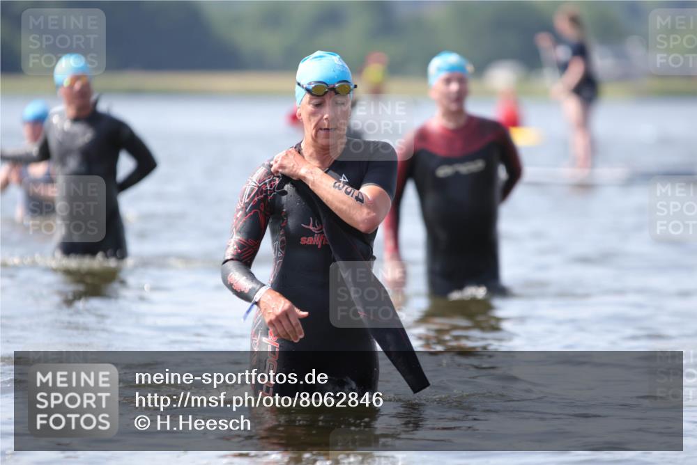 22.06.2025 - Viking Triathlon H.Heesch http://msf.ph/oto/8062846 22.06.2025 10:49:38 Schwimmen 263, 270, 321, 356, 453 meine-sportfotos.de
