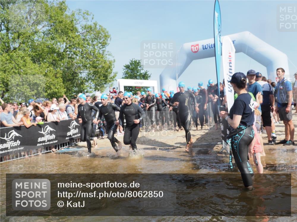 22.06.2025 - Viking Triathlon KatJ http://msf.ph/oto/8062850 22.06.2025 10:01:48 Schwimmen 19, 33, 125, 158, 170, 271, 310, 320, 344, 355, 438, 496, 555, 604, 618 meine-sportfotos.de