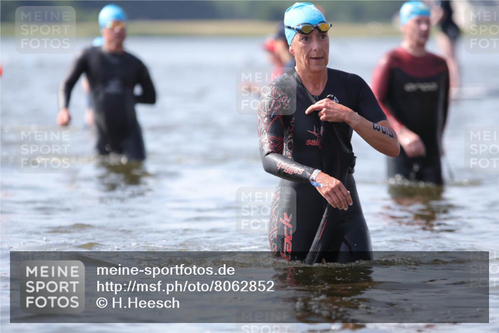 22.06.2025 - Viking Triathlon H.Heesch http://msf.ph/oto/8062852 22.06.2025 10:49:39 Schwimmen 263, 270, 321, 356, 453 meine-sportfotos.de