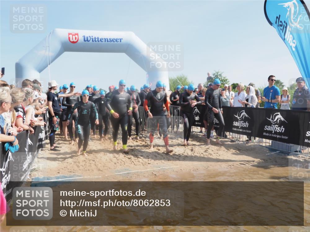 22.06.2025 - Viking Triathlon MichiJ http://msf.ph/oto/8062853 22.06.2025 10:08:21 Schwimmen 37, 48, 69, 97, 133, 140, 222, 225, 364, 403, 406, 410, 499, 518, 638 meine-sportfotos.de