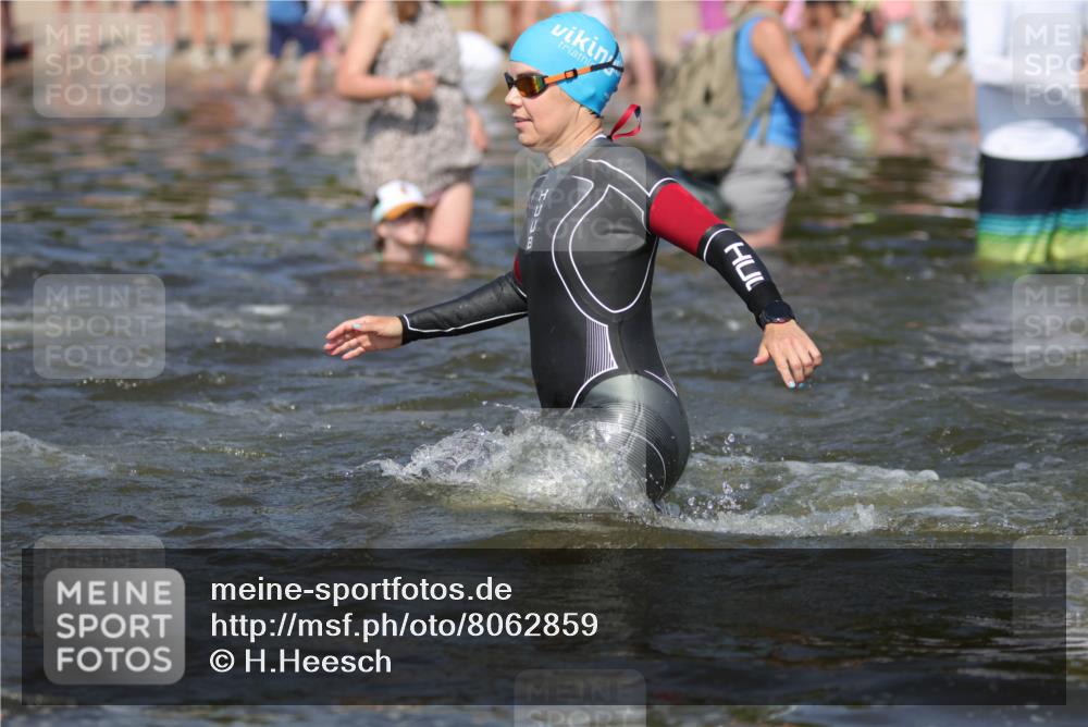 22.06.2025 - Viking Triathlon H.Heesch http://msf.ph/oto/8062859 22.06.2025 10:07:29 Schwimmen 23, 155, 213, 235, 256, 317, 342, 343, 353, 421, 476, 531 meine-sportfotos.de