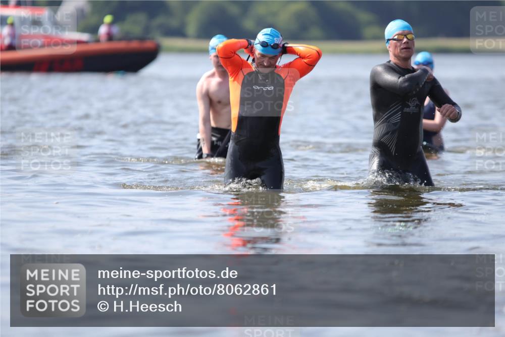 22.06.2025 - Viking Triathlon H.Heesch http://msf.ph/oto/8062861 22.06.2025 10:49:41 Schwimmen 263, 270, 273, 356, 453 meine-sportfotos.de