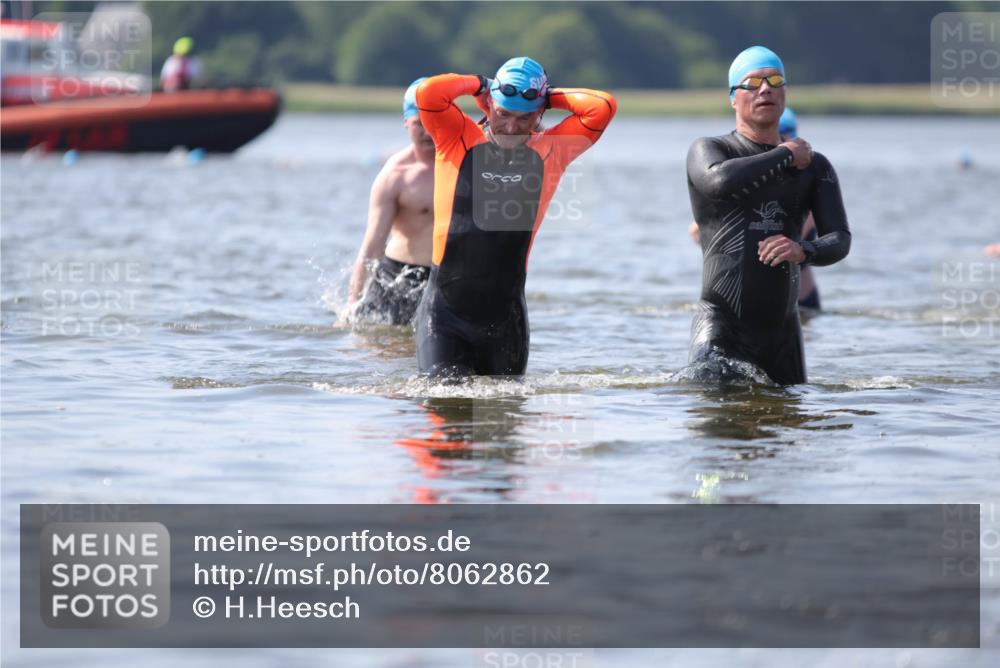 22.06.2025 - Viking Triathlon H.Heesch http://msf.ph/oto/8062862 22.06.2025 10:49:41 Schwimmen 263, 270, 273, 356, 453 meine-sportfotos.de