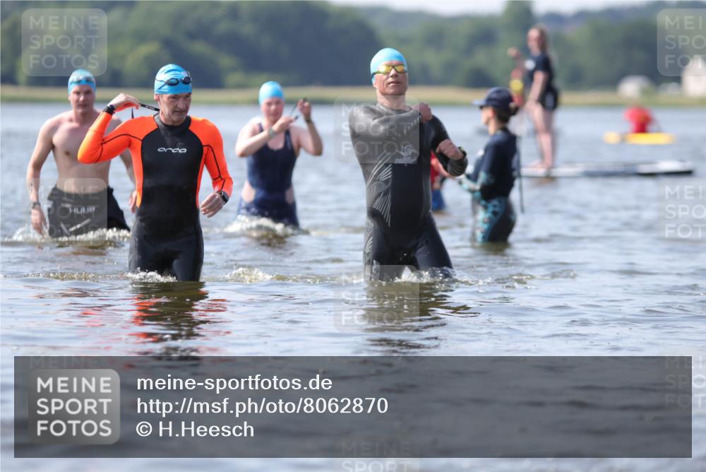 22.06.2025 - Viking Triathlon H.Heesch http://msf.ph/oto/8062870 22.06.2025 10:49:43 Schwimmen 69, 140, 263, 270, 273, 356, 453 meine-sportfotos.de