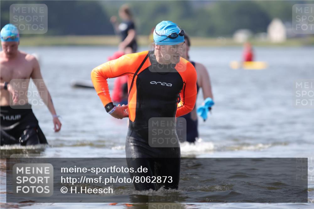 22.06.2025 - Viking Triathlon H.Heesch http://msf.ph/oto/8062873 22.06.2025 10:49:51 Schwimmen 69, 97, 140, 270, 273, 356, 453 meine-sportfotos.de