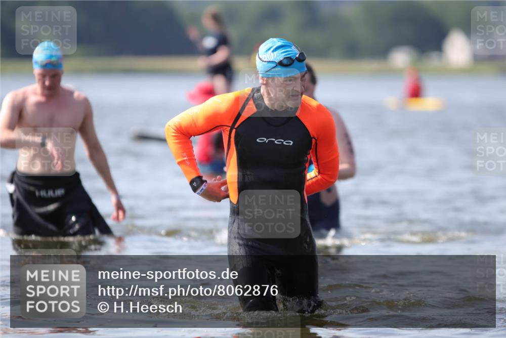 22.06.2025 - Viking Triathlon H.Heesch http://msf.ph/oto/8062876 22.06.2025 10:49:51 Schwimmen 69, 97, 140, 270, 273, 356, 453 meine-sportfotos.de