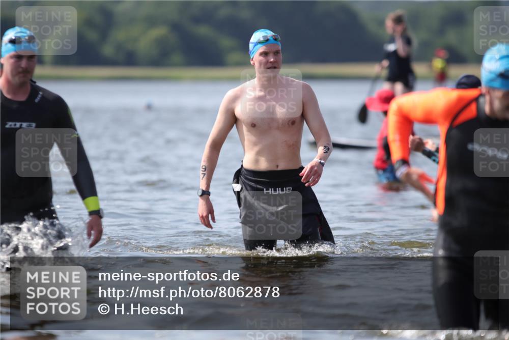 22.06.2025 - Viking Triathlon H.Heesch http://msf.ph/oto/8062878 22.06.2025 10:49:52 Schwimmen 69, 97, 140, 270, 273, 356, 453 meine-sportfotos.de