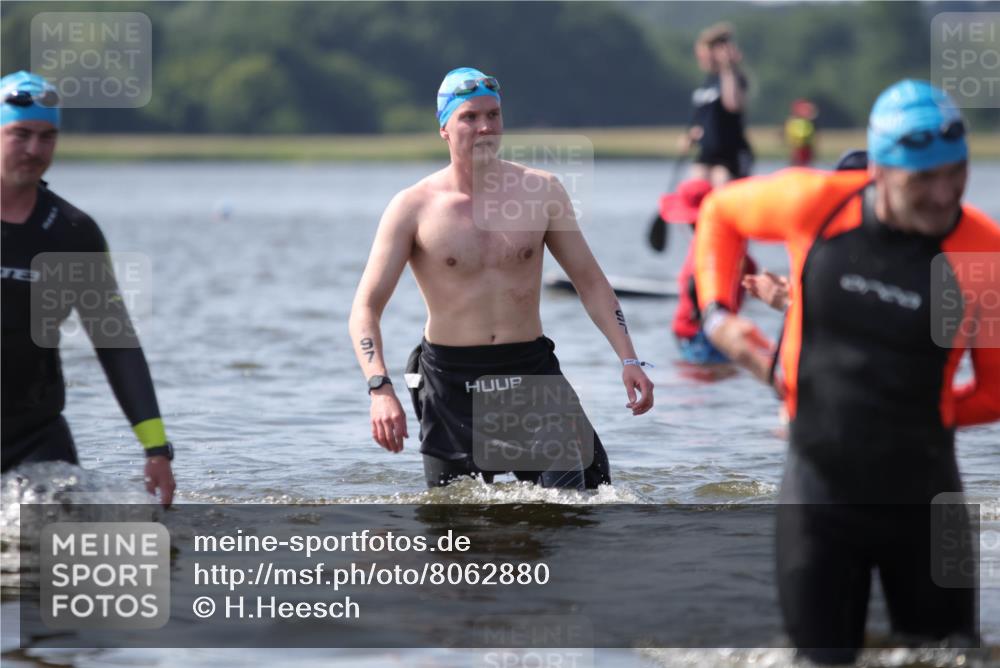 22.06.2025 - Viking Triathlon H.Heesch http://msf.ph/oto/8062880 22.06.2025 10:49:52 Schwimmen 69, 97, 140, 270, 273, 356, 453 meine-sportfotos.de