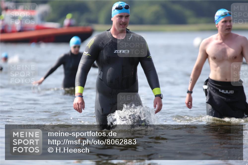 22.06.2025 - Viking Triathlon H.Heesch http://msf.ph/oto/8062883 22.06.2025 10:49:53 Schwimmen 69, 97, 140, 270, 273, 356 meine-sportfotos.de