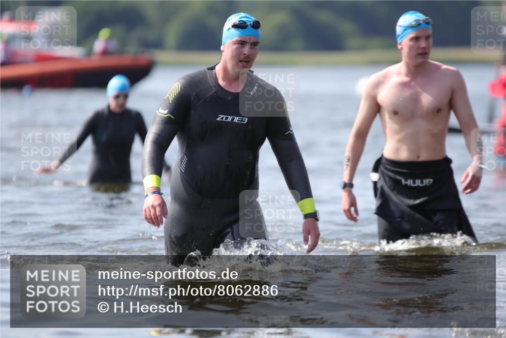 22.06.2025 - Viking Triathlon H.Heesch http://msf.ph/oto/8062886 22.06.2025 10:49:53 Schwimmen 69, 97, 140, 270, 273, 356 meine-sportfotos.de